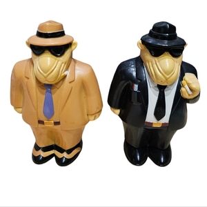 Vintage  Camel 1993 Salt and Pepper Shaker Set Black White Brown